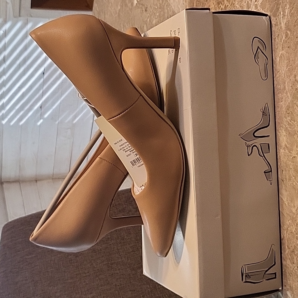 NWT tan pumps